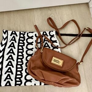 Marc Jacobs tan pebbled leather Natasha crossbody bag